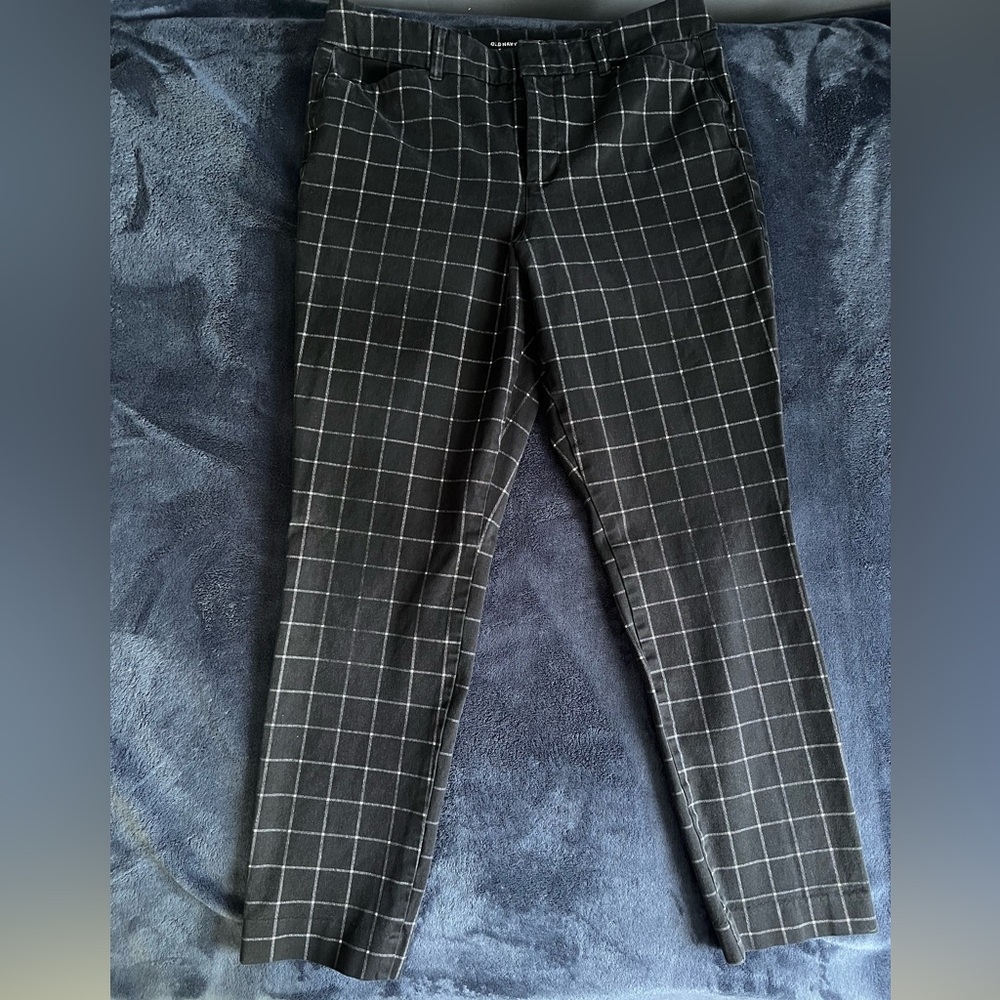 Old Navy Black and White High Rise Pixie Pants